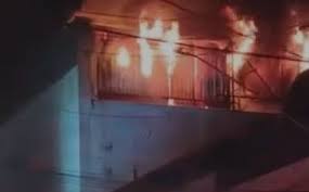 Vídeo: incêndio atinge prédio comercial no centro de Santo André