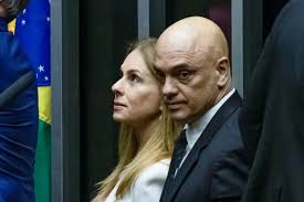Acusado de vazar dados de Viviane Barci pede que Moraes se declare impedido