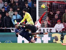 Premier League: Arsenal cede terreno, ¿oportunidad para Liverpool y City?