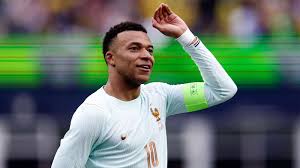 Kylian Mbappé diz estar “preparado para ser famoso” e explica por que se tornar um “Galáctico” do Real Madrid tornou mais fácil sua vida como celebridade de primeira linha
