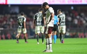 Ataque apático e vaias da torcida: novo tropeço do São Paulo acende alerta