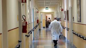Tumori e fuga dalla Calabria: quasi un paziente su due si cura lontano da casa