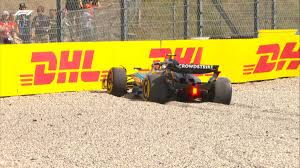 ¡Caos en Zandvoort! Hamilton se salva, Antonelli a la grava en los Libres 1 - Imagen ilustrativa del artículo