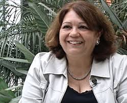 A professora doutora Vani Moreira Kenski, da Universidade de São Paulo (USP), profere palestra na UEPG, como parte das atividades do Plano Inovador de ... - Vani-Kenski
