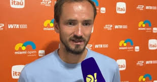 Medvedev justifica derrota em Miami: ‘Condições não favorecem alguns jogadores'