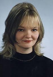 Mari Amor wurde 1973 in Pärnu, Estland, geboren. Sie machte 1991 ihren Abschluß in Musiktheorie bei Toomas Siitan am Talliner Musikgymnasium. - marinet