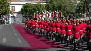 Licensable video: Chile’s Kast receives military honors during visit to La Paz