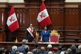 La derechista Keiko Fujimori asume la presidencia de Perú