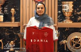 عجیب‌ترین انتقال سال؛ فرشته کریمی فوتسالیست به تیم فوتبال پرسپولیس پیوست