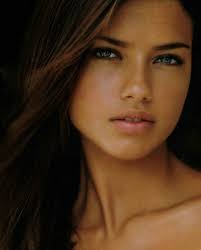 Catlyn Malik ( Adriana Lima ) http://www.ilmiomakeup.it/wp-content/uploads/2012/02/Adriana-Lima.jpg. Jessica Horan ( Taylor Swift ) - Adriana-Lima