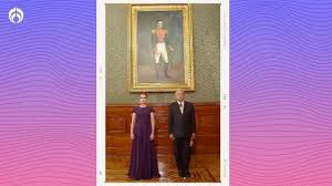 Beatriz Gutiérrez Müller se luce en el Último Grito de AMLO con brillante 
vestido morado