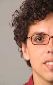 Tenía muchas ganas de entrevistar al cantautor canario Pedro Guerra. No solo porque en su día sus canciones me “contaminaron” el alma de entusiasmo y ... - 2009-09-22-entrevista-pedro-guerra