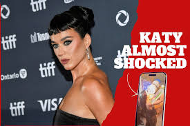 Almost a tragedy! Katy Perry almost get hit by electrical sparks while signing autographs - MARCA TV English