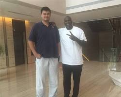 Yao Ming making Shaq look short photo