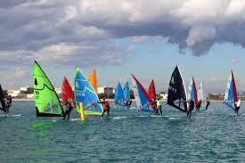 Valencia vibra: Windsurf Festival y Encuentro de Museos Imperdibles