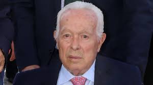 Curro Romero, hospitalizado por una neumon&iacute;a tras dar positivo en Covid a los 91 a&ntilde;os