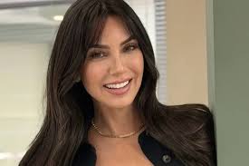 Elizabeth Gutiérrez deja en shock a sus fans con su atuendo en los Billboard Latin Music