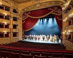 grand opera theater interior stage with orchestra and singers performance classical style، من إنشاء الذكاء الاصطناعي