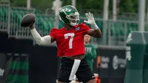 Jets QB Geno Smith out for Friday's preseason game vs. Buccaneers with foot soreness