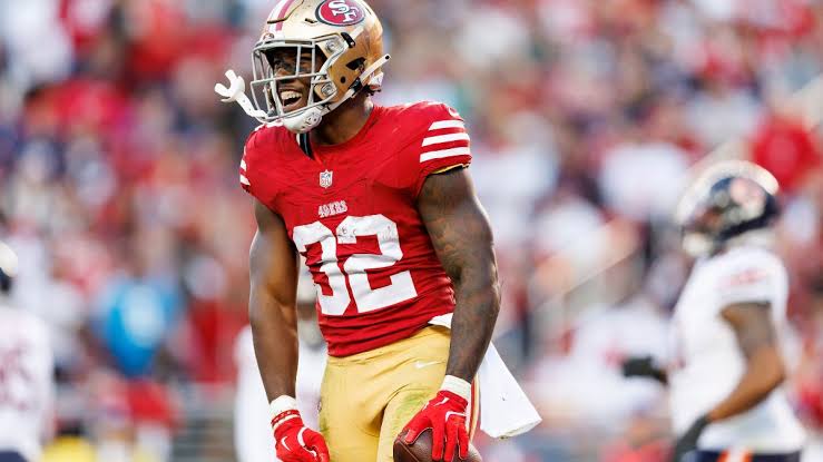 NFL World Stunned: 49ers Shock League, Sign Star QB Following Devastating RB Injury