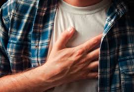Résultat de recherche d'images pour "doctor feel his heart-pulse with my hand on his chest"