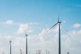Ils achètent une maison pour leur retraite et découvrent un projet d'éoliennes sous leurs fenêtres : la justice tranche