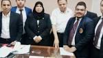 يمنية تخفي مشغولات ذهبية بـ