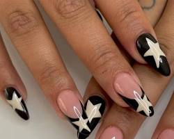 Hình ảnh về Black nails with stars