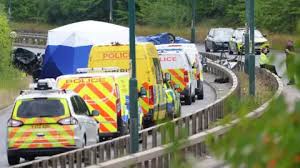 Two police officers pursuing car among seven killed in crash — BBC