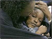 Hurricane Katrina refugee Roshonda Scott, comforts her four-year-old daughter Amari Price - _40756594_mother_daughter_ap203b