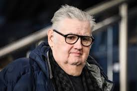 Canal + : Pierre Ménès sera jugé pour harcèlement et agressions sexuelles le 16 novembre à Nanterre — Libération