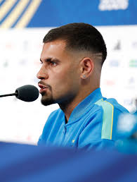 Bruno Guimarães rebate Haaland por apontar Brasil favorito: "Ele é muito malandro"