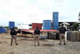 Asegura FGR 256 mil litros de hidrocarburo durante un cateo en un predio de la localidad de Plan de Ayala, en Tihuatlán; Taxista sufre presunto infarto y lo trasladan de emergencia a un hospital, en pleno centro de Orizaba