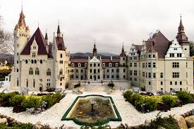 Znalezione obrazy dla zapytania moszna