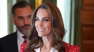 Kate Middleton y Carlos III, emocionados y unidos frente al cáncer en una histórica recepción en el Palacio de St James