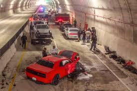 Carambola de autos deportivos deja un lesionado en Tijuana