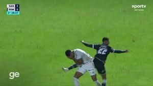 Santos x Remo: PC Oliveira diz que Zé Ricardo deveria ter sido expulso por cotovelada em João Ananias