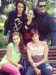 R&eacute;sultat de recherche d'images pour "dessin chica vampiro"