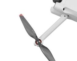 Imagen de Drone volando con las hélices de carbono