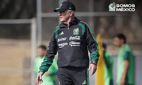 El Vasco Aguirre, aún sin diagnóstico de Gilberto Mora