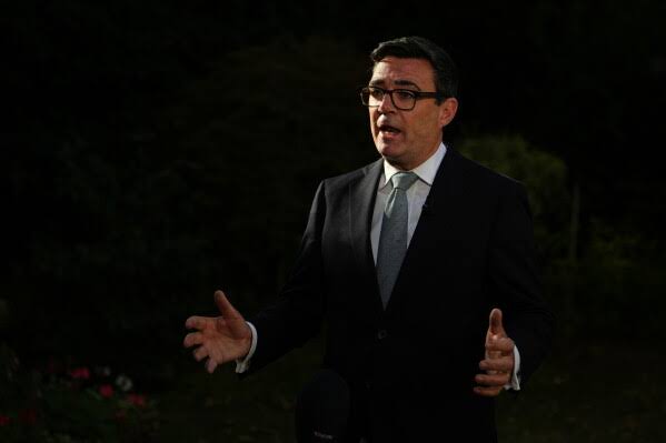 British PM Andy Burnham exchanged messages with impostor posing as Trump's chief of staff before cutting off contact; White House says Wiles' devices not hacked