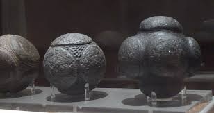 File:Carved stone balls, Kelvingrove museum.jpg - Wikimedia Commons