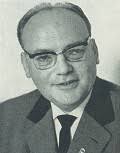 Dr. Rolf Esser Schon 1961 musste der Posten des ersten Vorsitzenden wieder neu besetzt werden. - esser