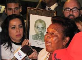 At Miami International Airport today, moments after she arrived to take exile, Reina Luisa Tamayo temporarily set aside her sadness to rally those who ... - 6a00d8341c54f053ef015432e8e1df970c-pi