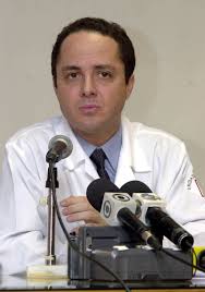 São Paulo (SP) - Roberto Kalil, médico do presidente Luiz Inácio Lula da Silva, concede entrevista para divulgar o primeiro boletim médico Foto: Ana ... - 4204b2e986e98