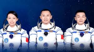 China realiza lançamento da missão tripulada Shenzhou-23