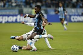 Após negativa do Grêmio, Amuzu comenta ausência em amistoso de Gana: "Um pouquinho triste"