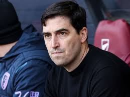 Why are Man United and Tottenham missing out on top managerial targets?