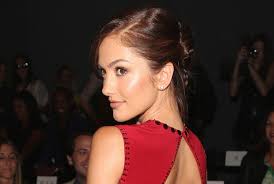 Look of the Day: Minka Kelly&#39;s Red Backless Dress - EiF98nQDCqbl