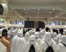 Gambar Jamaah umroh sedang sa'i